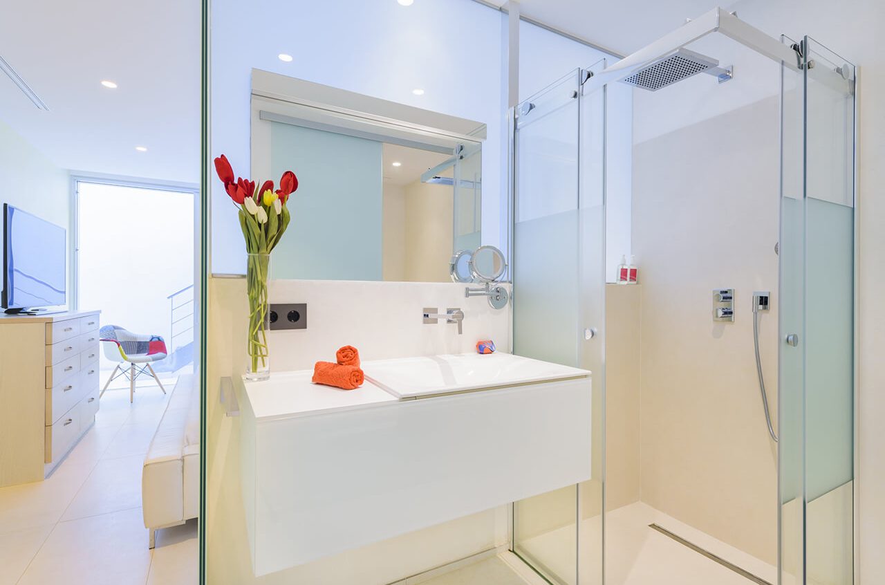 LAGOON (28) LAGOON (28)