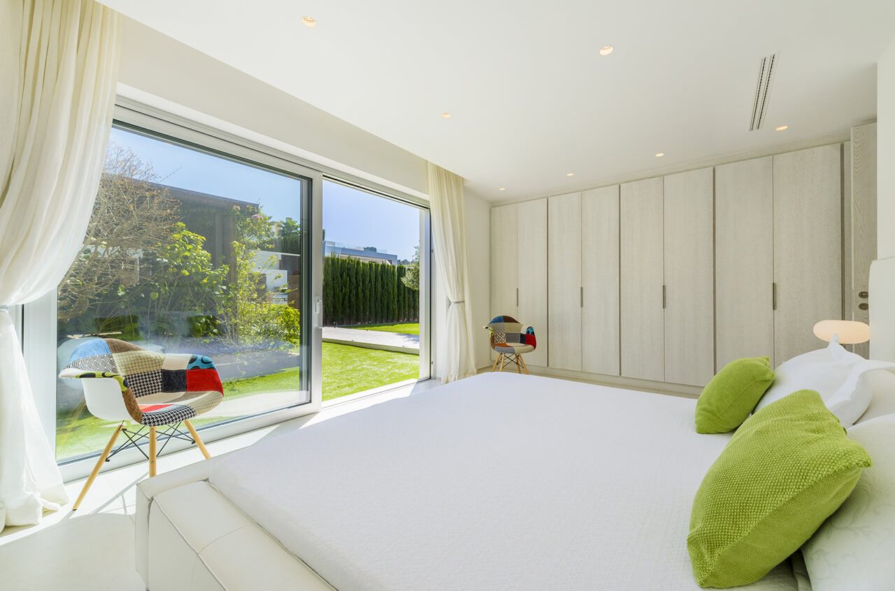 LAGOON (35) LAGOON (35)