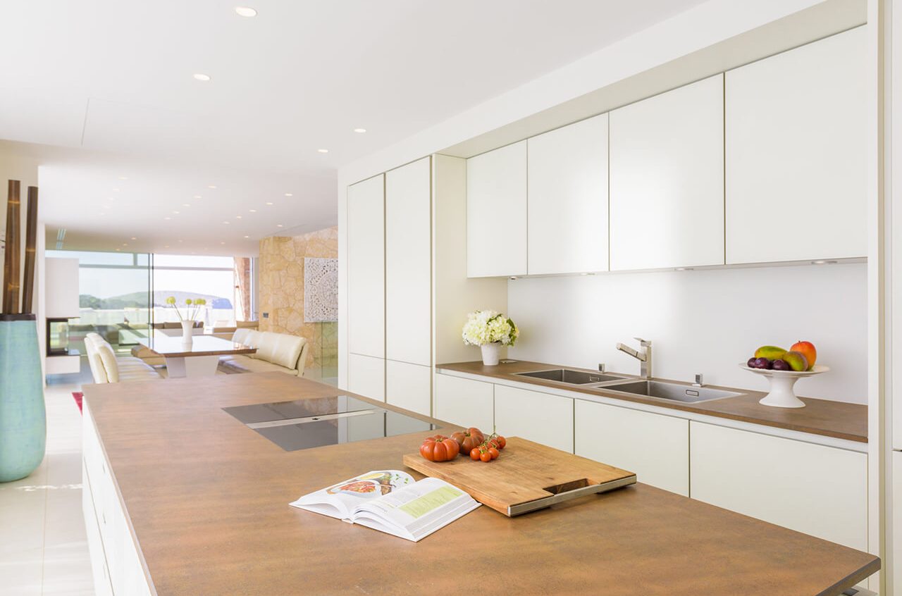 LAGOON (61) LAGOON (61)