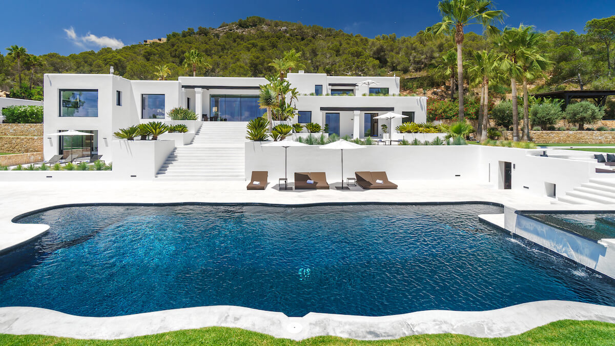 Garden and pool 2 Garden and pool 2